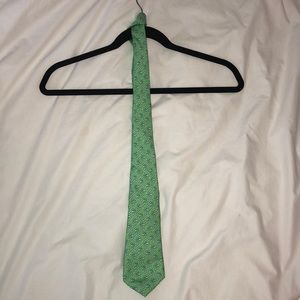 Green Vineyard Vines tie with Sharks